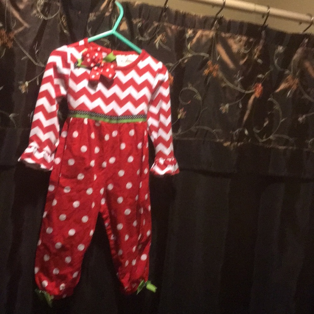 Christmas outfit with elastic at ankles and bows